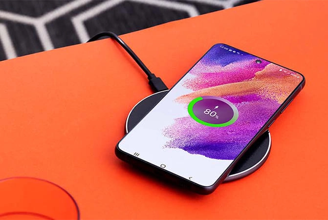 Samsung charges on an induction charger